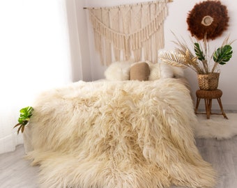 Genuine Natural icelandic creamy whiteround Sheepskin Rug, Giant sheepskin rug, deca sheepskin rug, round sheepskin