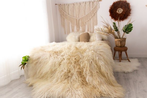 Genuine Natural icelandic creamy whiteround Sheepskin Rug, Giant sheepskin rug, deca sheepskin rug, round sheepskin
