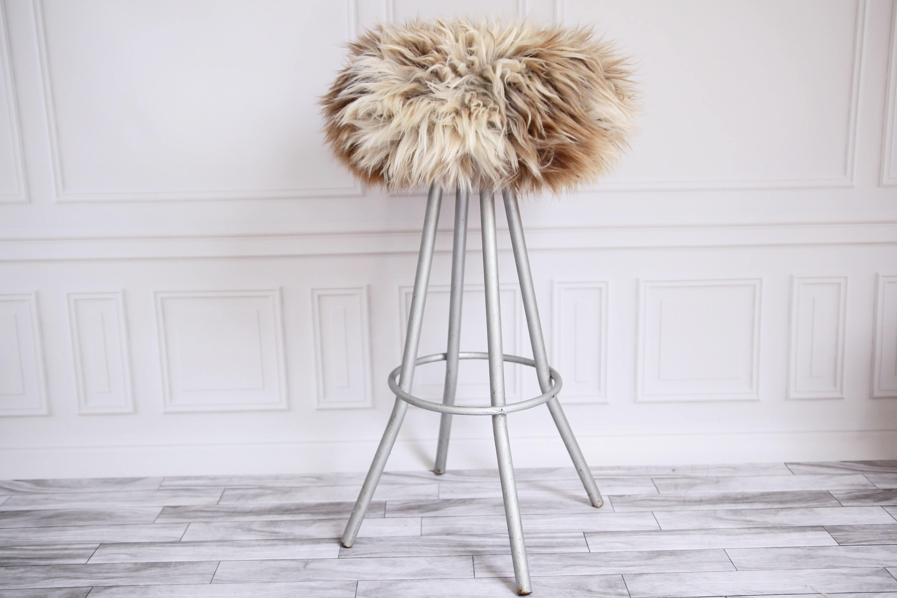 Sheepskin Stool Cover Round Furry 1