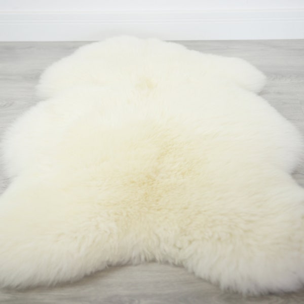 Véritable tapis naturel en peau de mouton blanc crème, design scandinave, revêtement en peau de mouton jeté en peau de mouton