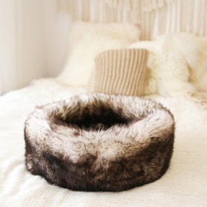Real Sheepskin Dog Bed Cat Bed Fur Cozy Soft Bed Premium