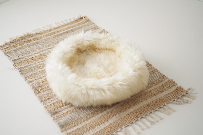 Cama para animais de estimação em pele de ovelha Merino, toca para gatos, cama para cães, casinha para gatos, móveis para animais de estimação feitos à mão - Pele de ovelha genuína - Branco cremoso imagem 6
