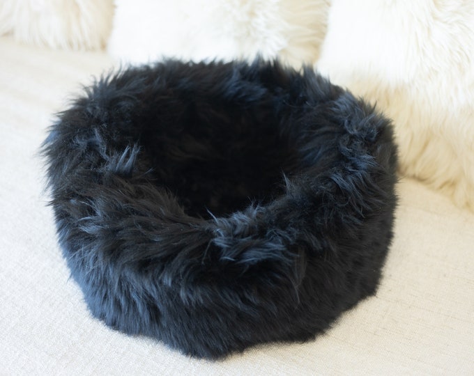 Large Black Sheepskin Cat bed | Sheepskin Dog bed | Cat Pouf | Dog Pouf | Sheepskin Cat Mat | Dog Mat | Black Pet Bed | Fur Pet Bed