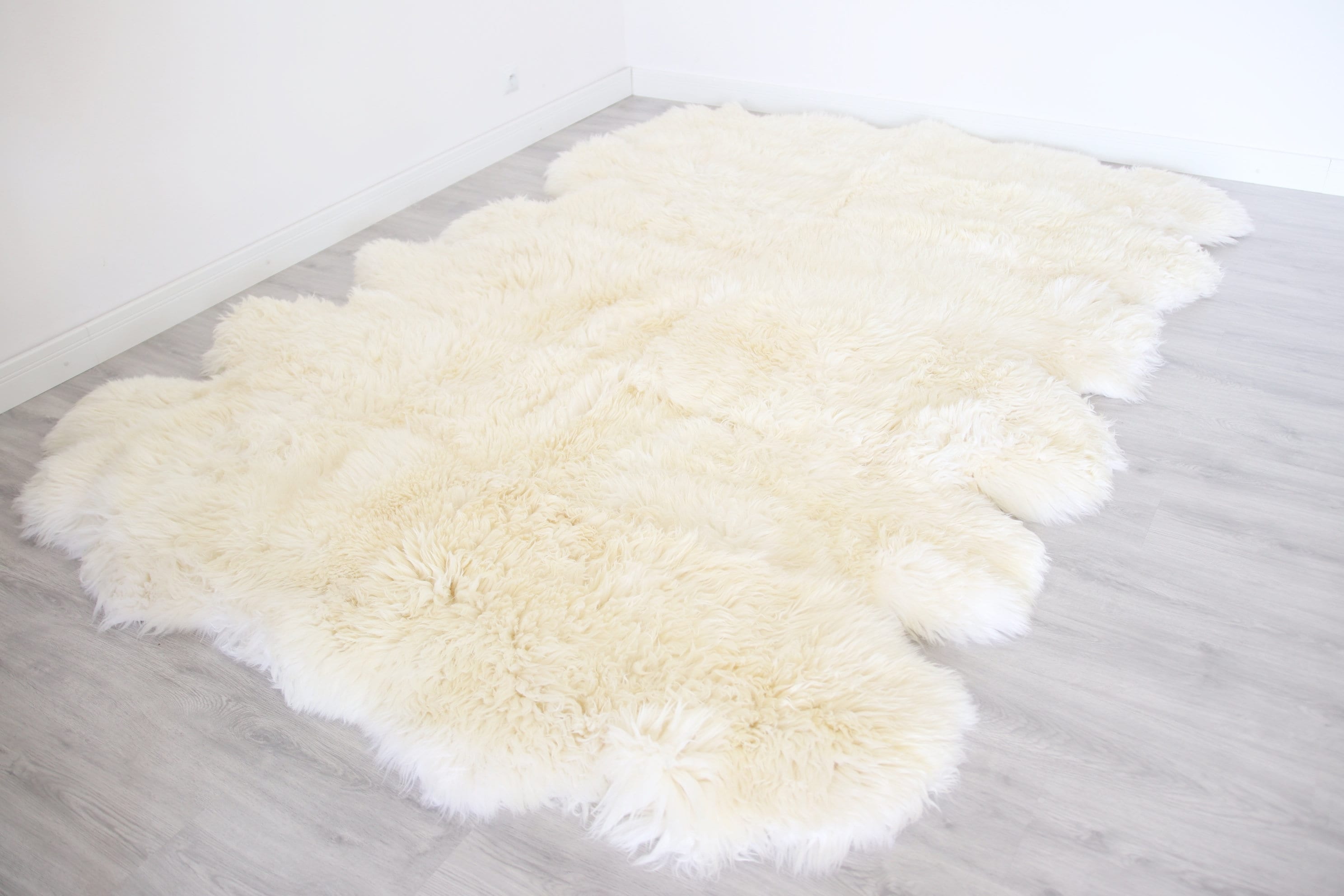 Genuine Natural creamy white Sheepskin Rug Pelt Giant Sheepskin throw
