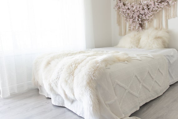 Genuine Natural Merino SHEEPSKIN RUG, Throw, Triple - Square - Creamy White 3pol8