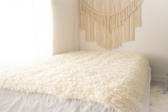 Exclusive Genuine Unique WOVEN Lamb Sheepskin, Lambskin Rug, Pelt, Throw, Blanket Giant Extra Large Creamy White Real Sheepskin Throw
