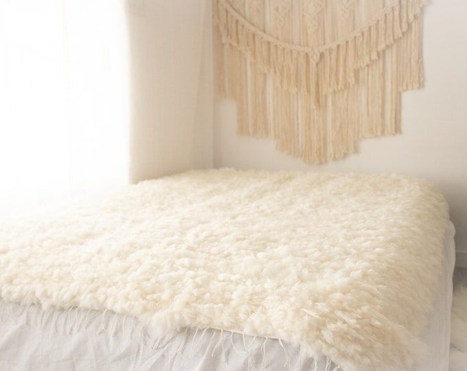 Exclusive Genuine Unique WOVEN Lamb Sheepskin, Lambskin Rug, Pelt, Throw, Blanket Giant Extra Large Creamy White Real Sheepskin Throw