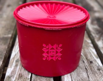 Red Tupperware Servalier canister Tulip Quilt sunburst lid  072668989
