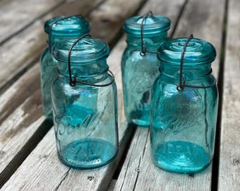 Lot of 4 blue Ball Ideal vintage 1960s canning jars with glass lids and wire bail closures  062612909
