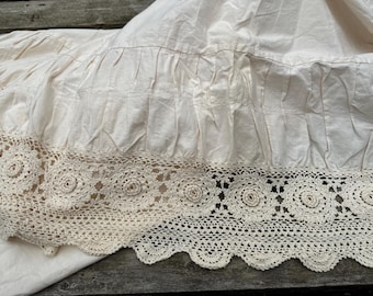Vintage Keeco 1980s Full size dust ruffle bed skirt hand crochet macrame cotton beige L. Kee & Co.    052659922