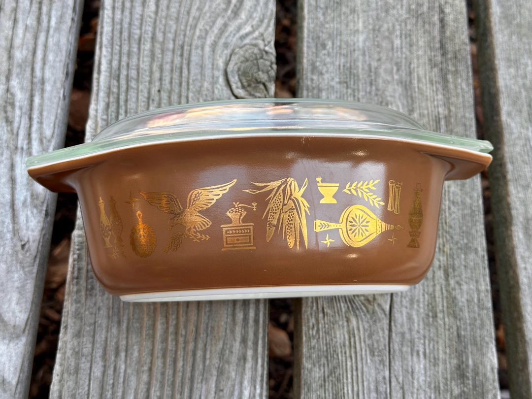Quart Pyrex 1-1/2 Quart Pyrex Early American Brown and Gold Covered Casserole Dish ...