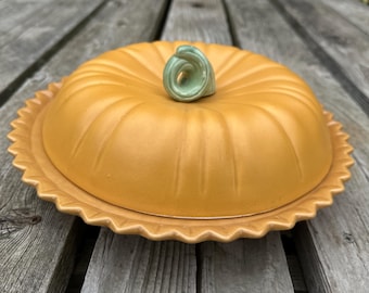 Ceramic pumpkin pie container 9" pie   052669967
