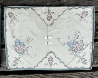 54” x 72” vintage NIB embroidered linen tablecloth with 6 napkins new old stock  092515656