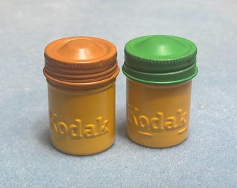 2 contenitori vintage in metallo per pellicole Kodak da 35 mm, colore giallo-verde