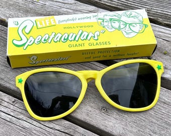 1960s Hollywood Spectaculars giant yellow joke sunglasses with original box 042610565
