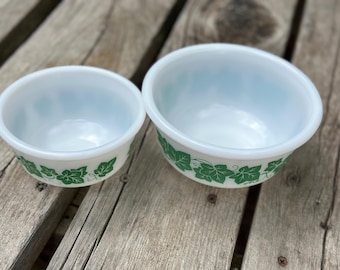 Vintage Hazel Atlas Ivy pattern milk glass small mixing bowl set. 062649989
