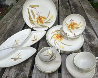 4-piece place setting MCM Winfield Ware Tiger Iris Lily with relish tray serving bowl yellow orange green  0626145545