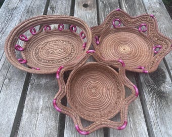 Set of 3 handmade Mexican woven pine needle baskets with pink thread star shaped  072655009