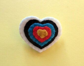 Archery heart target brooch, in felt, handmade, archery lovers gift idea