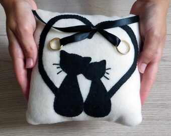 Cat ring pillow, black and ivory, for romantic wedding, handmade, in fleece and felt, wedding gift