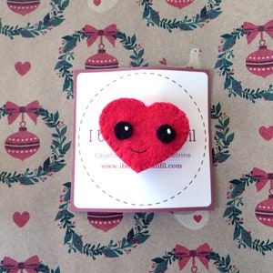 Broche coeur rouge kawaii, en feutrine, existe aussi en rose, fait main, cadeau pour noel