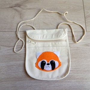 Pochette tour de cou, panda roux, pour enfant, en coton et feutrine, pour transporter passeport, argent, en voyage image 2