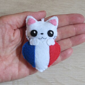 Porte-clef chat, peluche chat kawaii, dans un drapeau français, en feutrine, fait main, supporters français, jeux olympiques Paris 2024 6.5 Centimètres
