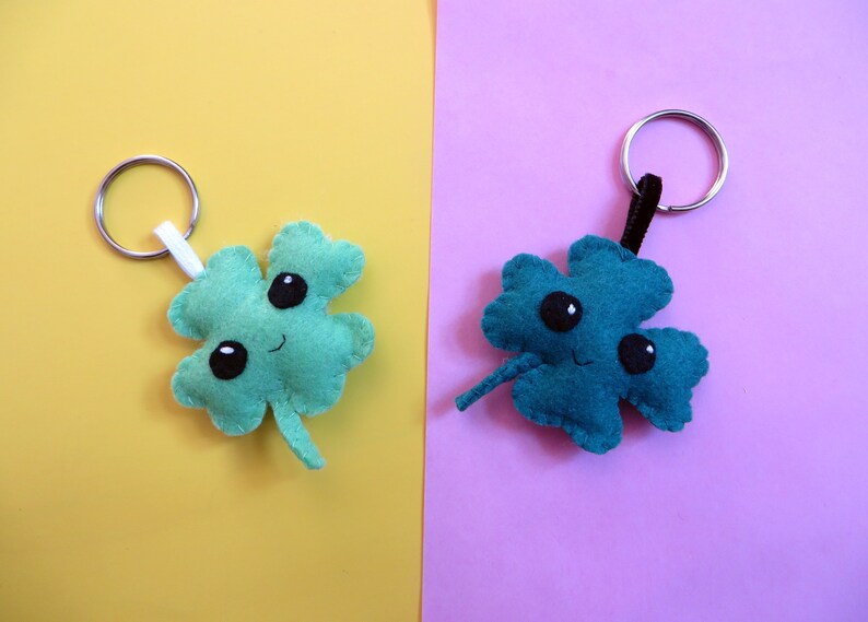 Porte-clef trèfle à 4 feuilles, kawaii, en feutrine, bijou de sac fait main, cadeau porte bonheur image 1