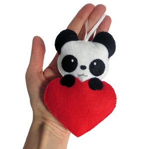DIY Sewing pattern and tutorial of a felt panda in a heart, english pdf to download image 8