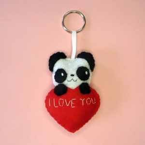 Porte clé panda, mignon, dans un coeur, en feutrine, fait main, cadeau fête des mères I love you