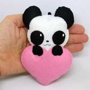 Peluche panda kawaii dans un coeur, en feutrine, à suspendre, fait main, cadeau de fête des mères Rose