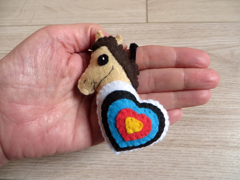 Horse archery keychain, archery gift, in felt, handmade image 5