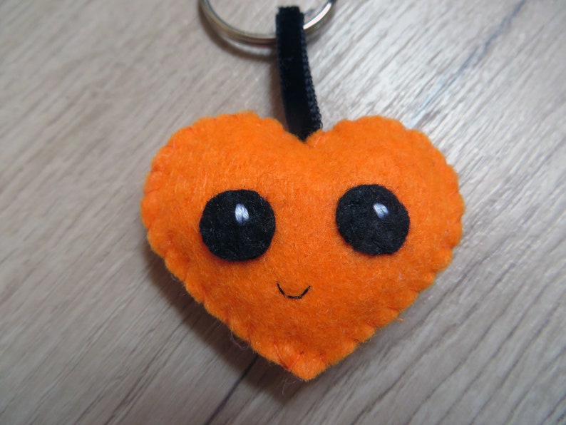 Porte clé coeur, rouge, orange, rose ou bordeau, kawaii, en feutrine, fait main, petit cadeau pour dire je t'aime image 9