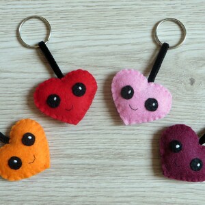 petit cadeau de saint valentin, porte-clefs coeurs orange, rouge, rose ou bordeau, en feutrine