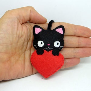 Black cat keychain, kawaii, in felt, handmade, love gift zdjęcie 8