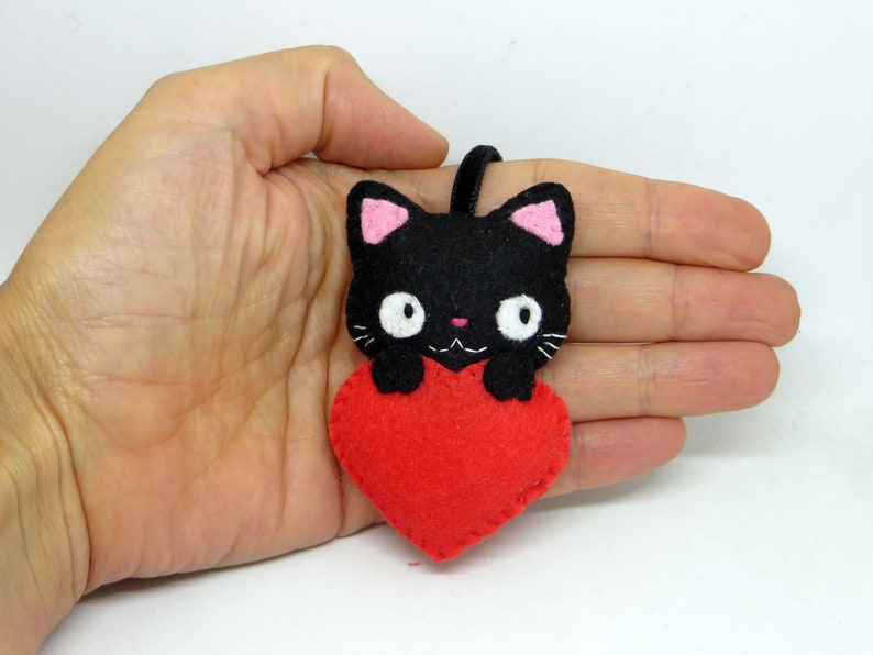 Black cat keychain, kawaii, in felt, handmade, love gift image 8