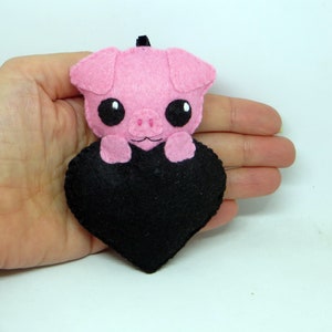 Peluche cochon dans un coeur, cadeau d'amour, mignonnerie en feutrine, fait main, à suspendre Noir