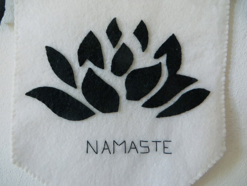 Fanion fleur de lotus, namaste, panneau de bienvenue, décoration murale yoga, en feutrine, fait main, cadeau de pendaison de crémaillère image 5