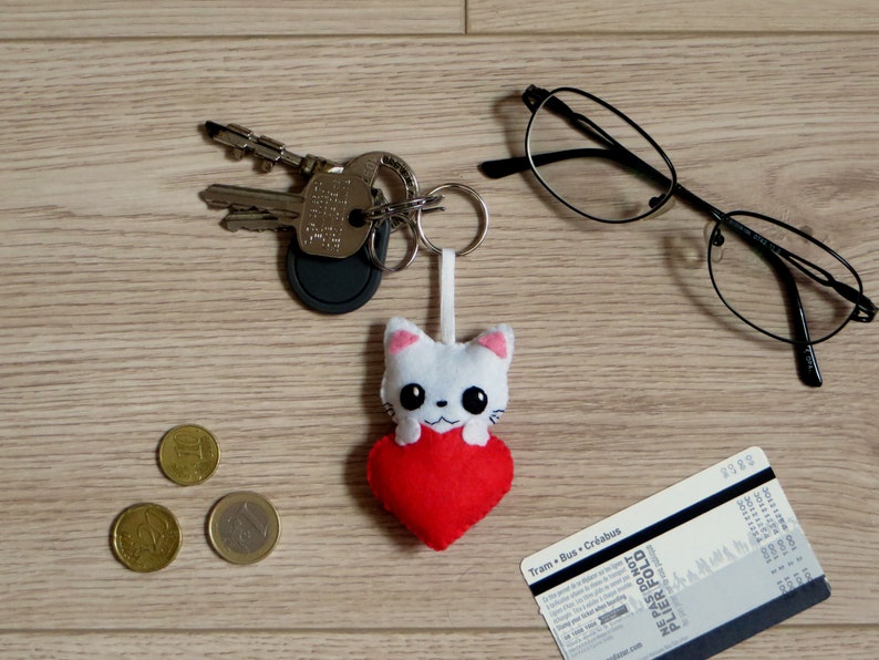 Cat keychain cute animal in a heart in felt handmade love image 1