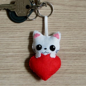 Porte clé chat, mignon, dans un coeur, en feutrine, fait main, cadeau amoureux image 3