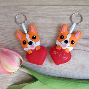 porte-clef chien corgi, orange et blanc, dans un coeur rouge, uni ou brodé je t aime, en feutrine, cadeau de saint valentin