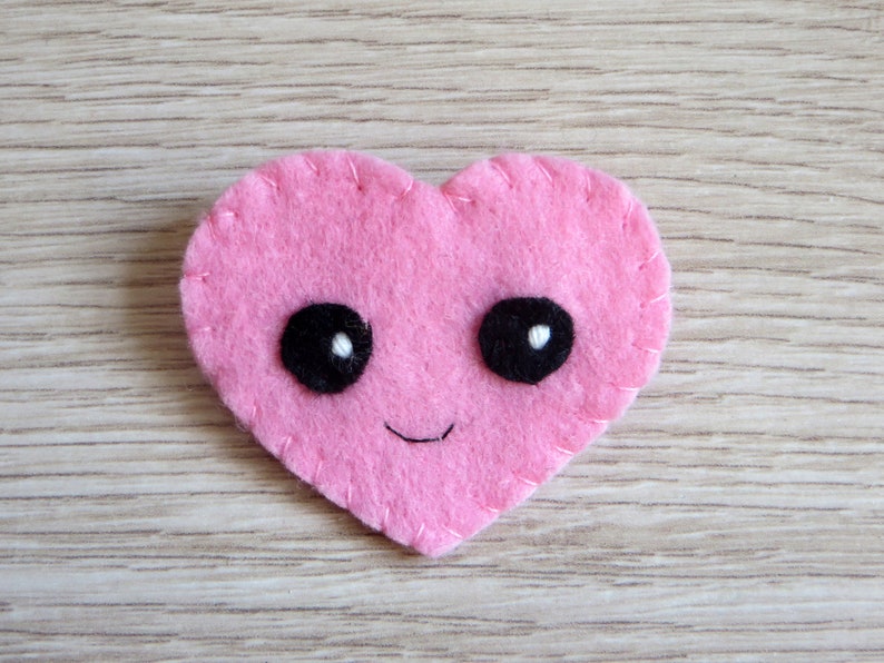 broche coeur rose kawaii, pour customiser vos vestes, sacs, trousses, casquette d un peu de mignonnerie