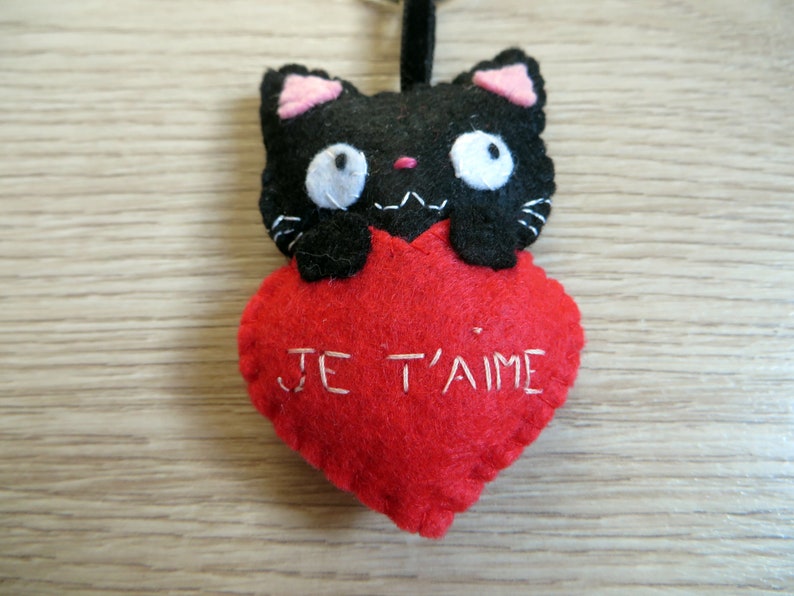 Black cat keychain, kawaii, in felt, handmade, love gift image 5