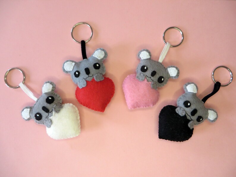 Porte clé koala dans un coeur, peluche kawaii, en feutrine, fait main, idée cadeau pour la fête des mères image 2