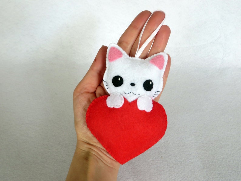 Felt cat in a heart plush, love gift, kawaii, handmade, cute bag charm Rouge