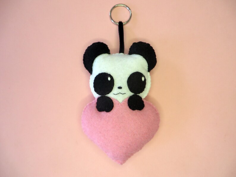 Peluche panda kawaii dans un coeur, en feutrine, à suspendre, fait main, cadeau de fête des mères Rose