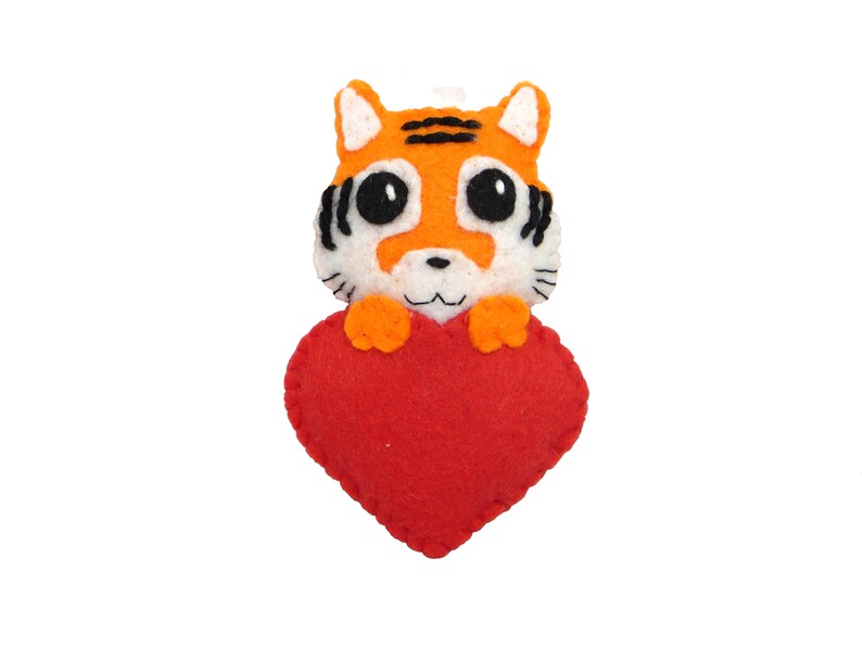 Porte clé tigre dans un coeur, accessoire kawaii, cadeau d'amour, mignonnerie à offrir, en feutrine, fait main image 5