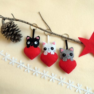 Porte-clefs chats noir, gris ou blanc, dans un coeur rouge, en feutrine, cadeau de noel