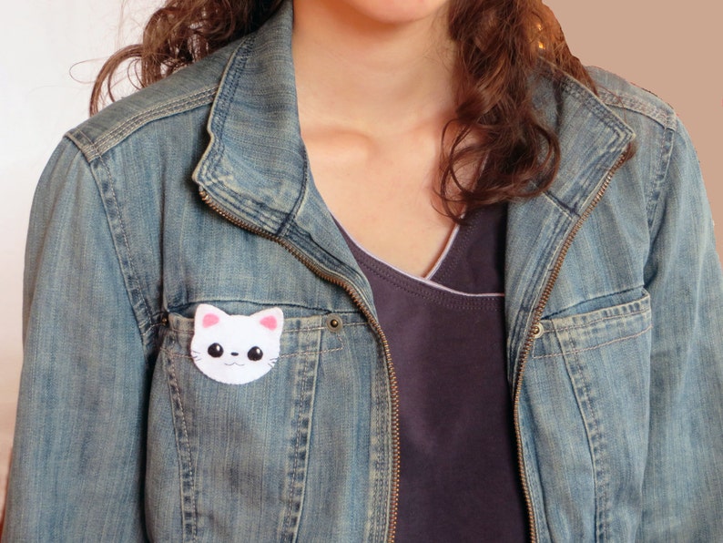 Broche feutrine, chat blanc, kawaii, petit cadeau fait main image 6