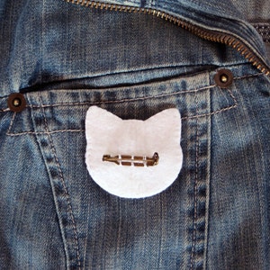 Broche feutrine, chat blanc, kawaii, petit cadeau fait main image 7